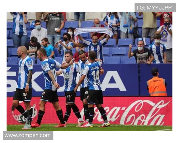 西甲足球赛精彩纷呈球迷热情高涨争夺冠军之路充满悬念与激情 西甲足球赛精彩纷呈球迷热情高涨争夺冠军之路充满悬念与激情